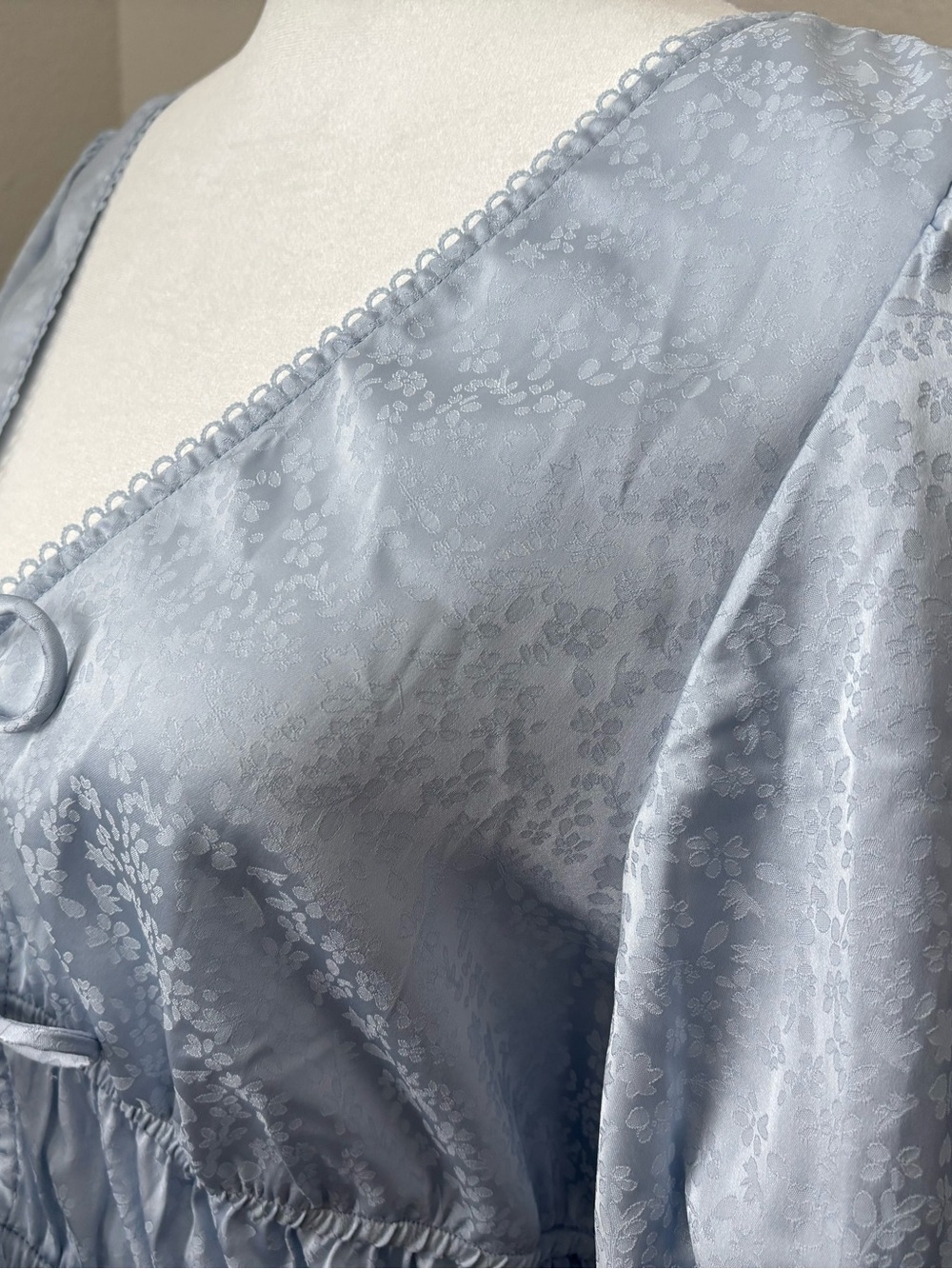 NWT: Nordstrom x ASTR the Label- Light Blue Puff Sleeve Tie-Front Peplum Top - Picture 4 of 4